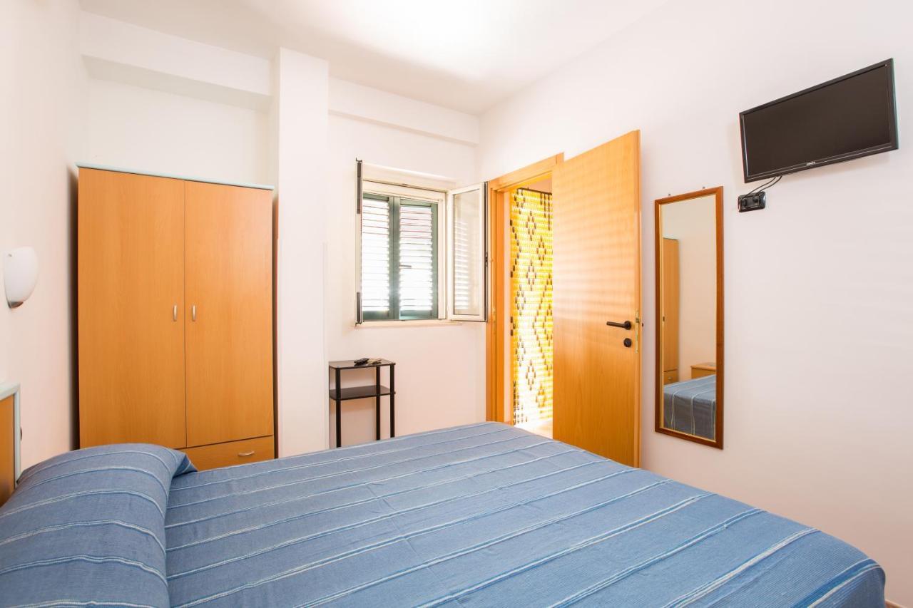 One Love Apartments Lupetto Luaran gambar
